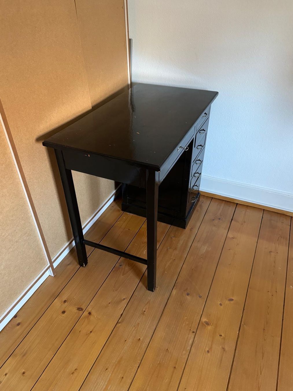 Scrivanie: Kleiner Schreibtisch mit Schubladen – Usato da Basel venduto da Minim 1