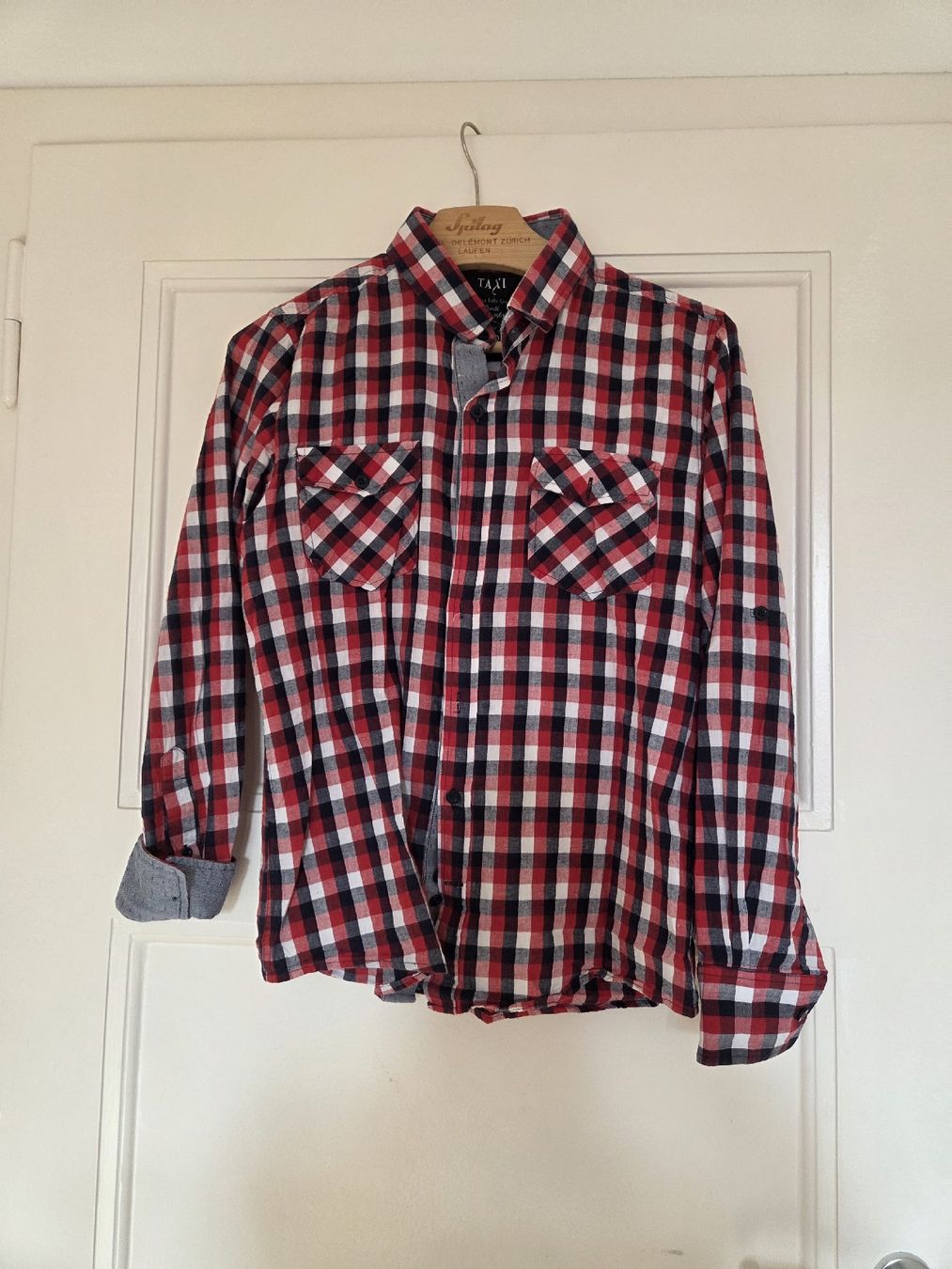 Chemises: chemise  – D'occasion à Lausanne par hel_ll2g