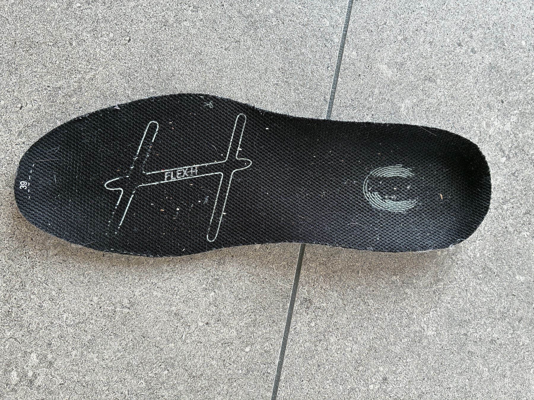 Decathlon Scarpe da uomo: Chaussures randonnée T40-41 – Usato da Corcelles-près-Payerne venduto da CyndelleMaiwen 2