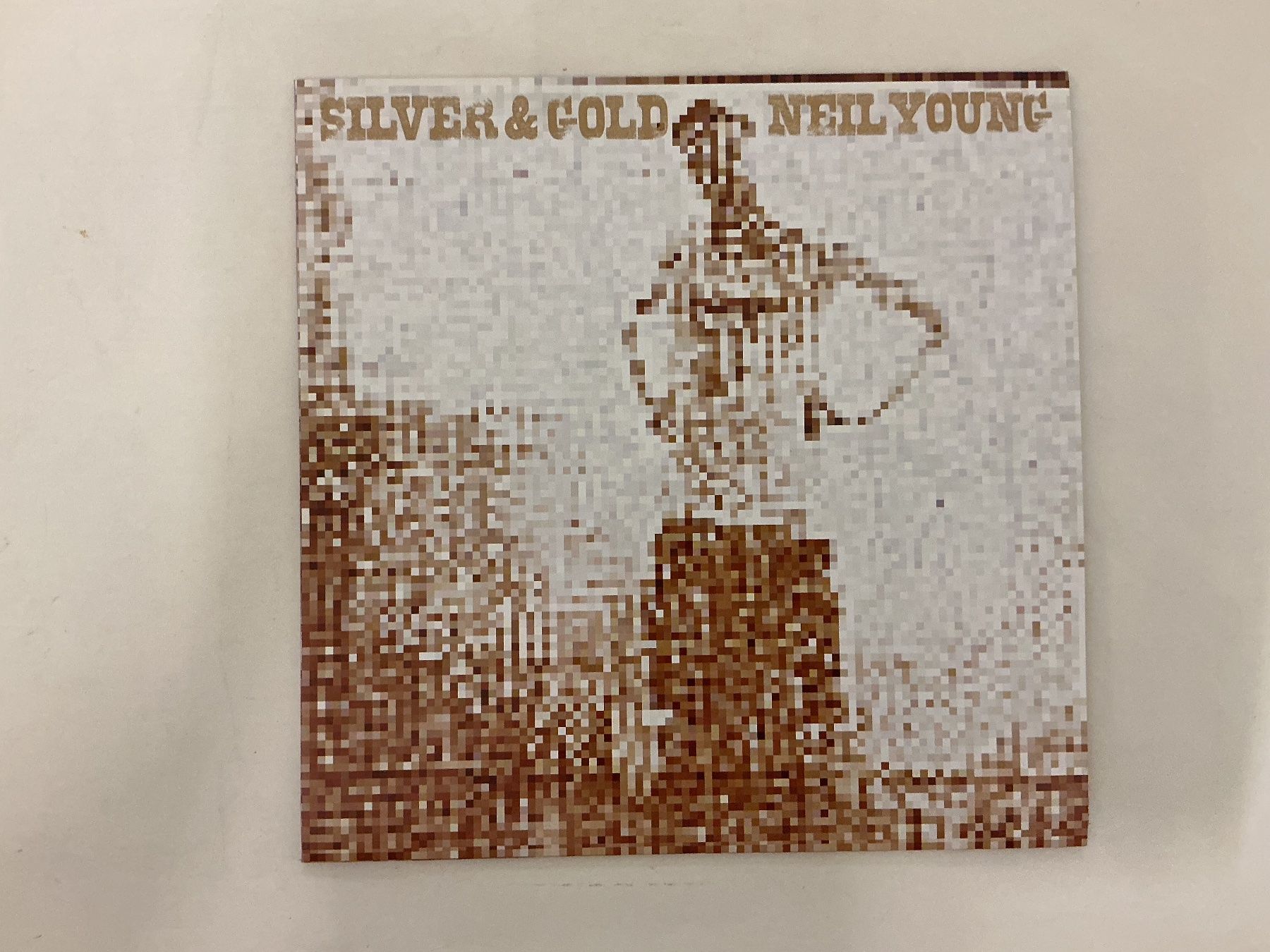 Dischi in vinile: Neil Young LP - Silver & Gold (VG+) – Usato da Winterthur venduto da Tumko_7_Vinyl