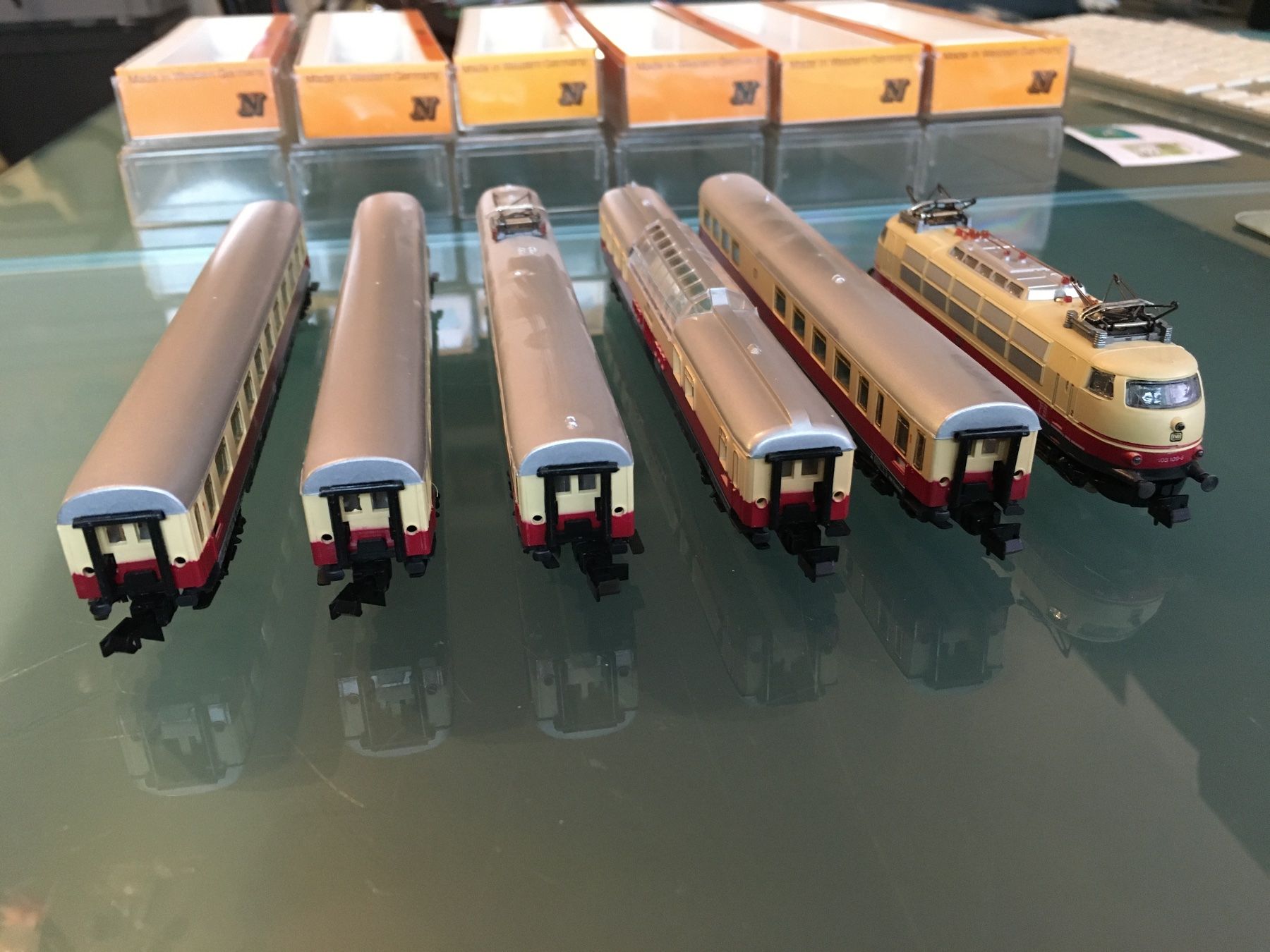 Arnold Modellini di ferrovie: Arnold Rapido TEE Zug DB E103 und 5 verschiedene Wagen – Usato da holziken venduto da Weston 4