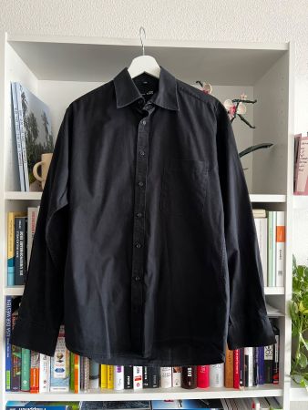 John Adams Herrenhemd Schwarz – Etikett S (Passt wie M)