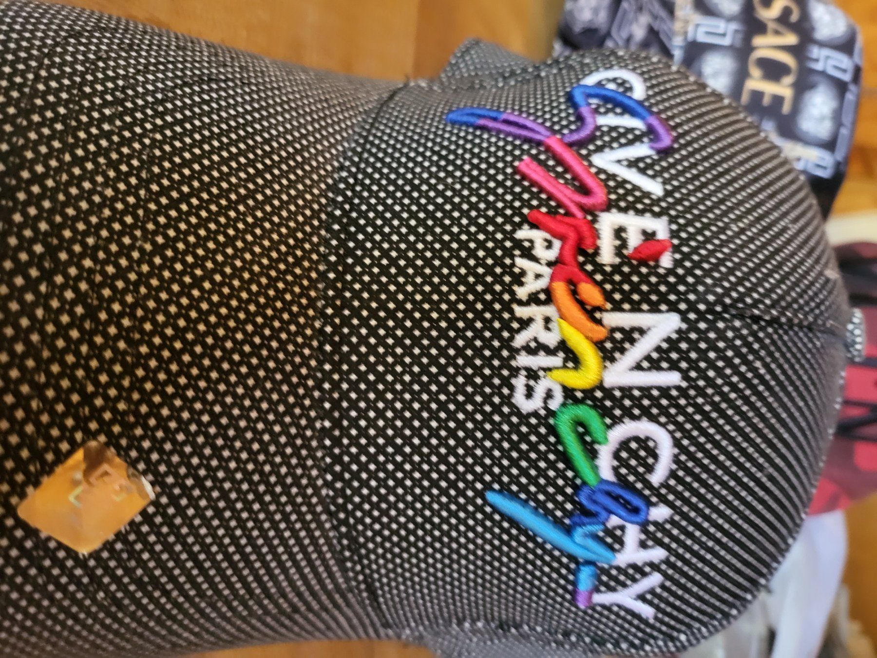 Givenchy Copricapi, berretti & cappellini: Casquette Givenchy Paris Neuf – Nuovo (secondo la descrizione) da Troistorrents venduto da ami_mzq5 4