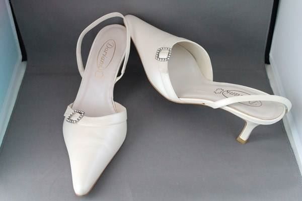 Chaussures femmes: Chaussures ivoire boucles strass DORIANI – Neuf avec emballage d'origine à Agiez par chouchanelle 2