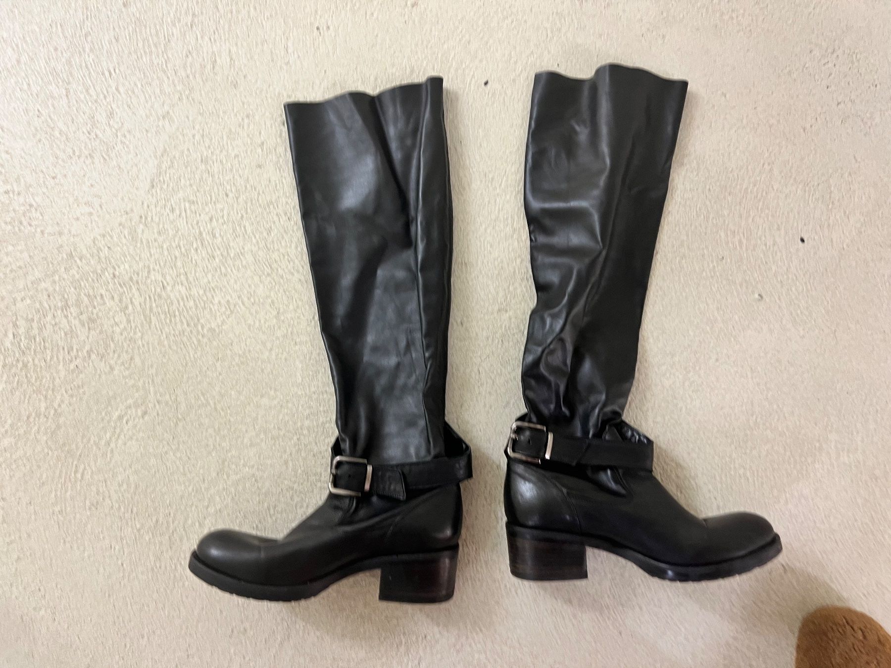 Scarpe da donna: Lederstiefel mit hohem Schaft – Usato da Allschwil venduto da Frida015 3
