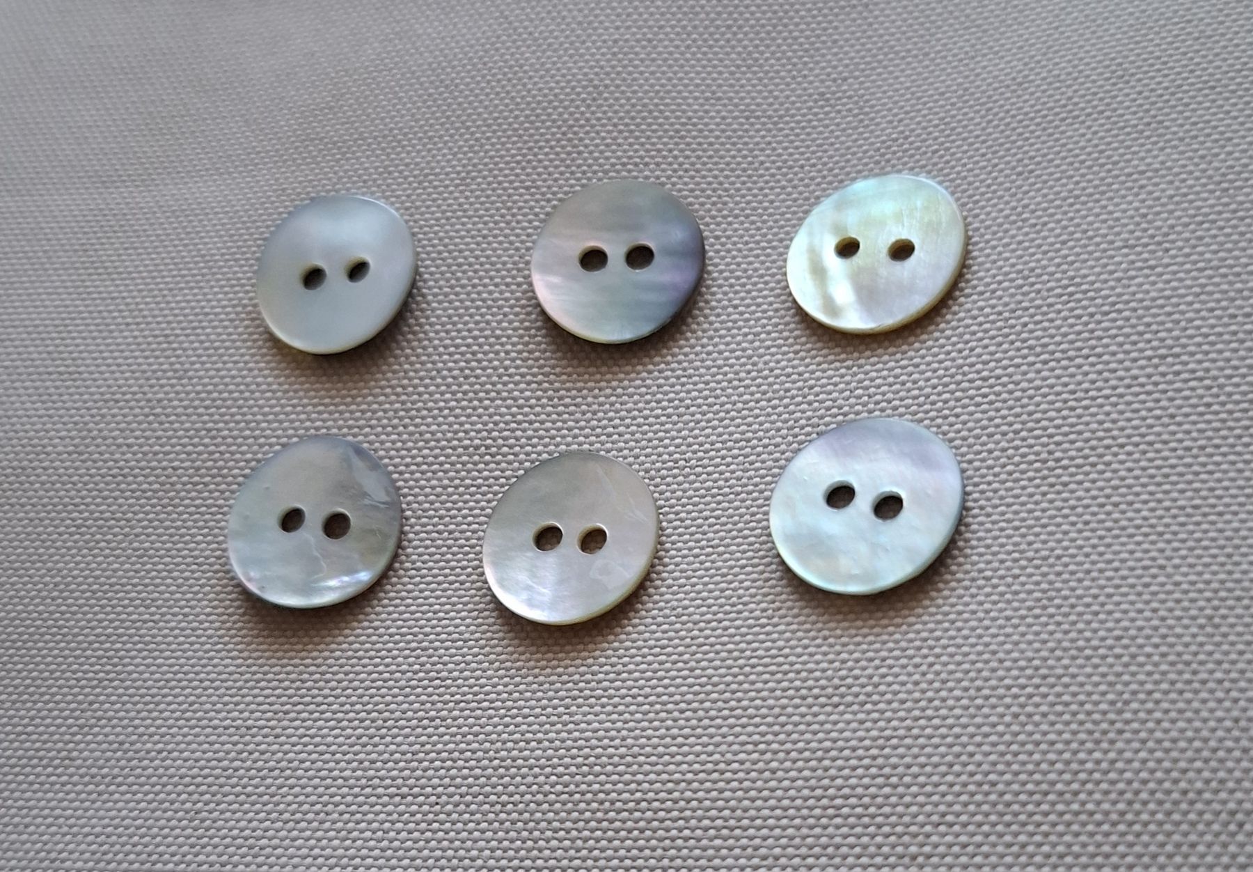 Bottoni: 6 Stück Perlmuttknöpfe, 12 mm. – Usato da Dietikon venduto da Hirschkopf 1