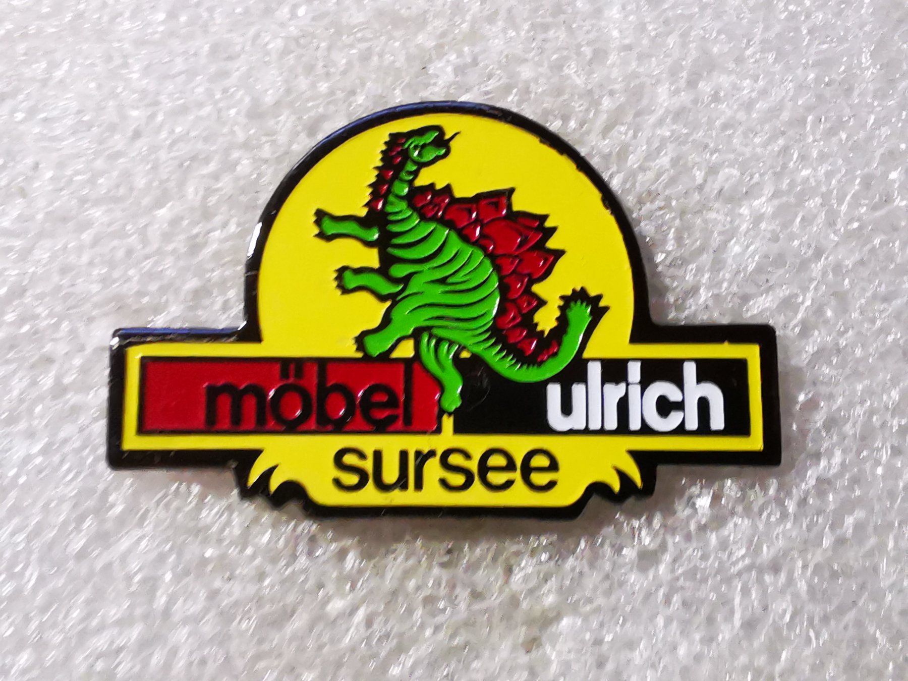 Placchette & Badge: Ansteckpin 103: Möbel Ulrich Sursee – Usato da Oppligen venduto da Pin-Fall-Shop