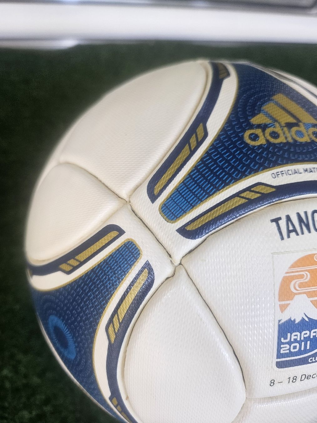 Adidas Bälle: Adidas Official Matchball Tango 12  – Defekt aus Emmenbrücke von TopGato 2