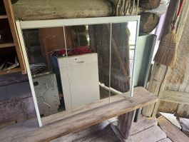 Spiegelkasten mit Beleuchtung