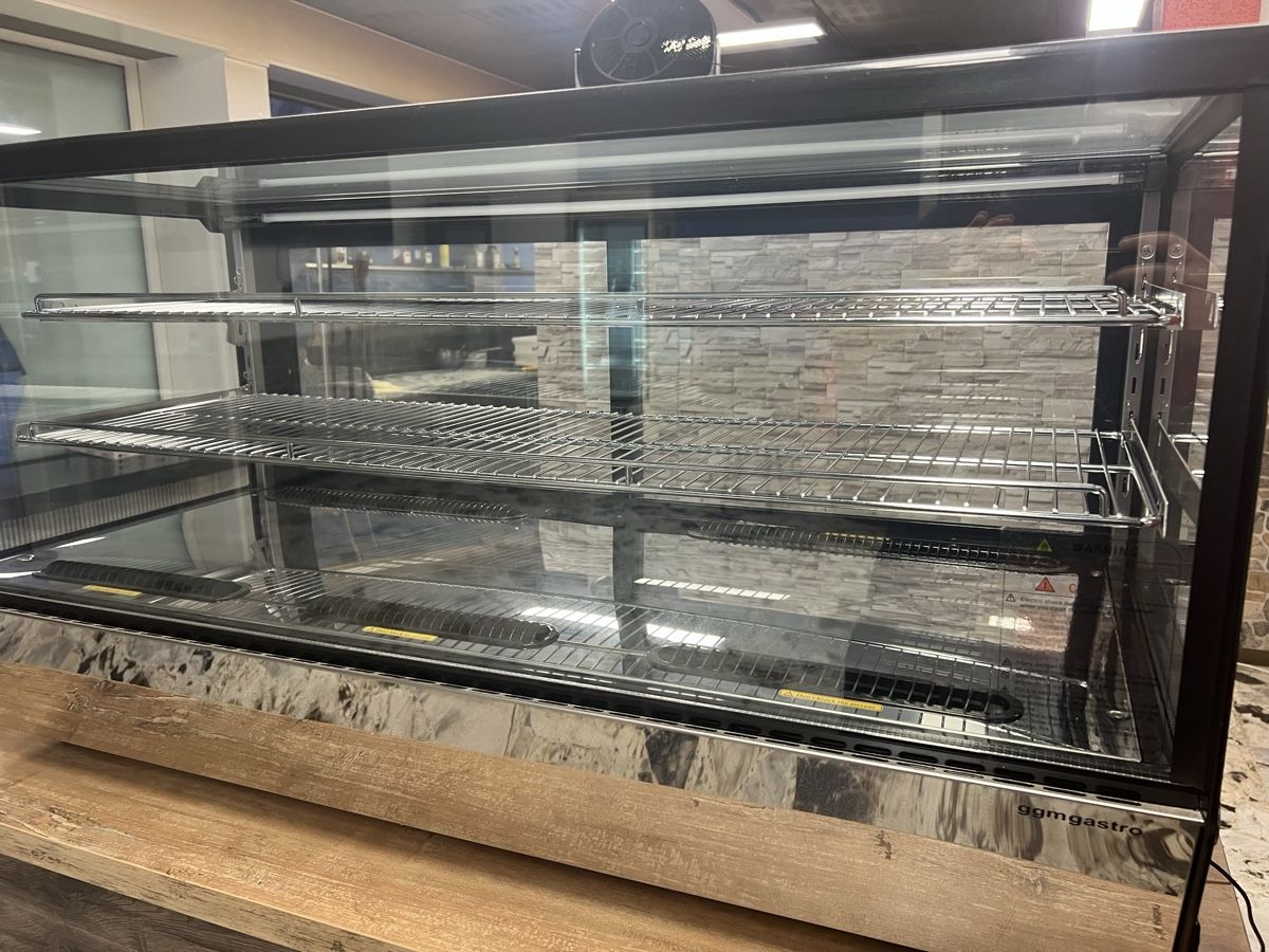 Vetrine: Vetrina refrigerata professionale - Affare! Perfetta – Usato da Lodrino venduto da bep_78gd