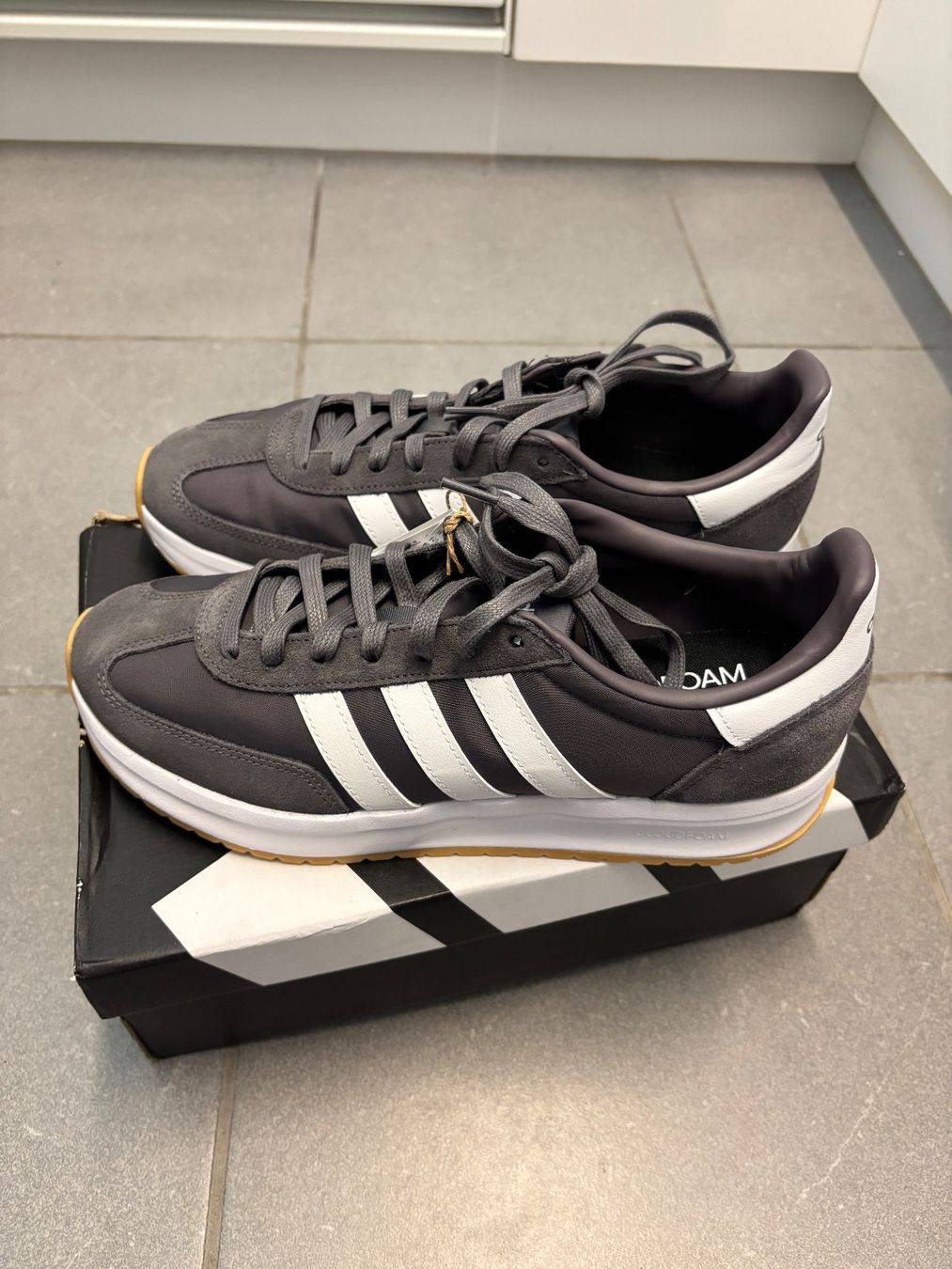 Adidas Herrenschuhe: Adidas Sneakers – Neu und originalverpackt aus Zürich von mc__2kll