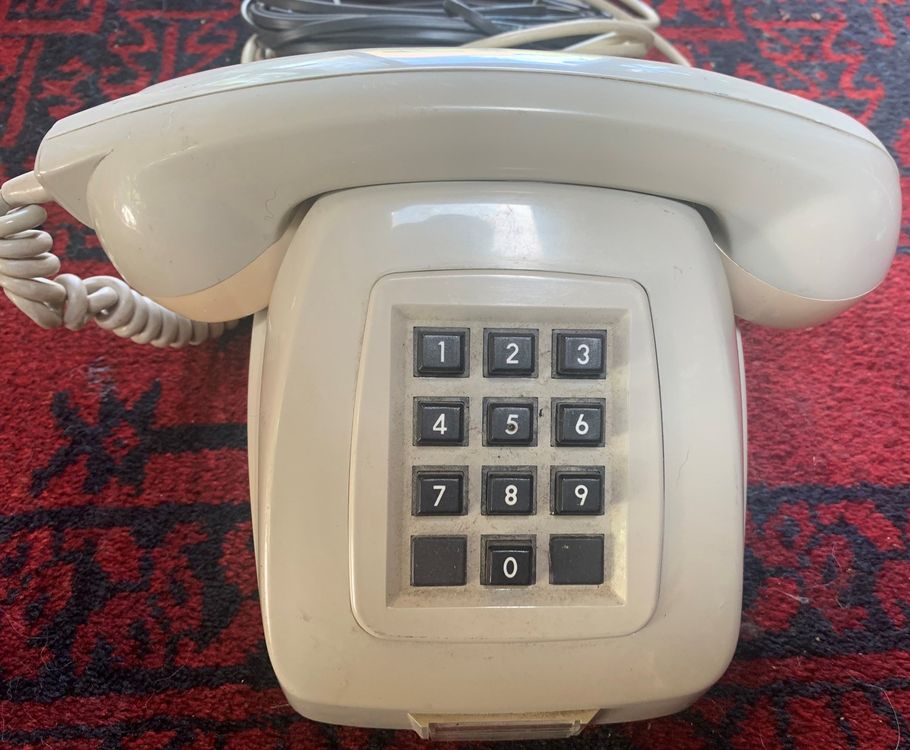 Altes PTT Tastentelefon 1