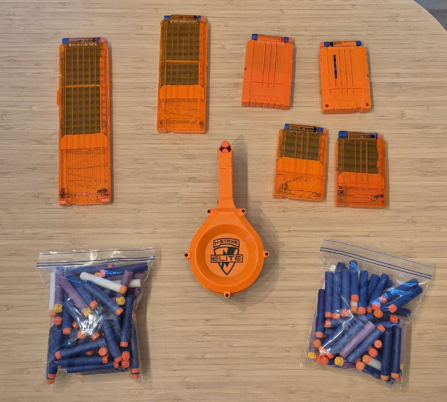 Nerf Jouets: Pistolets Nerf avec munitions et chargeurs – D'occasion à Prangins par sam_6jd2 1