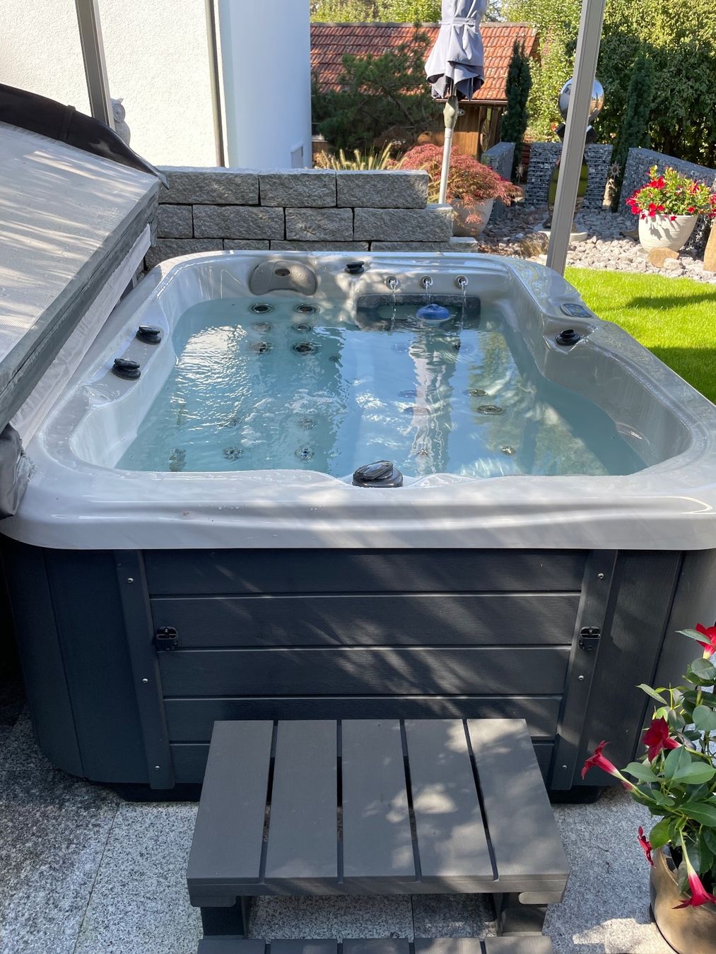 Whirlpool: Whirlpool Deluxe Spas Juno – Gebraucht aus Hittnau von  1
