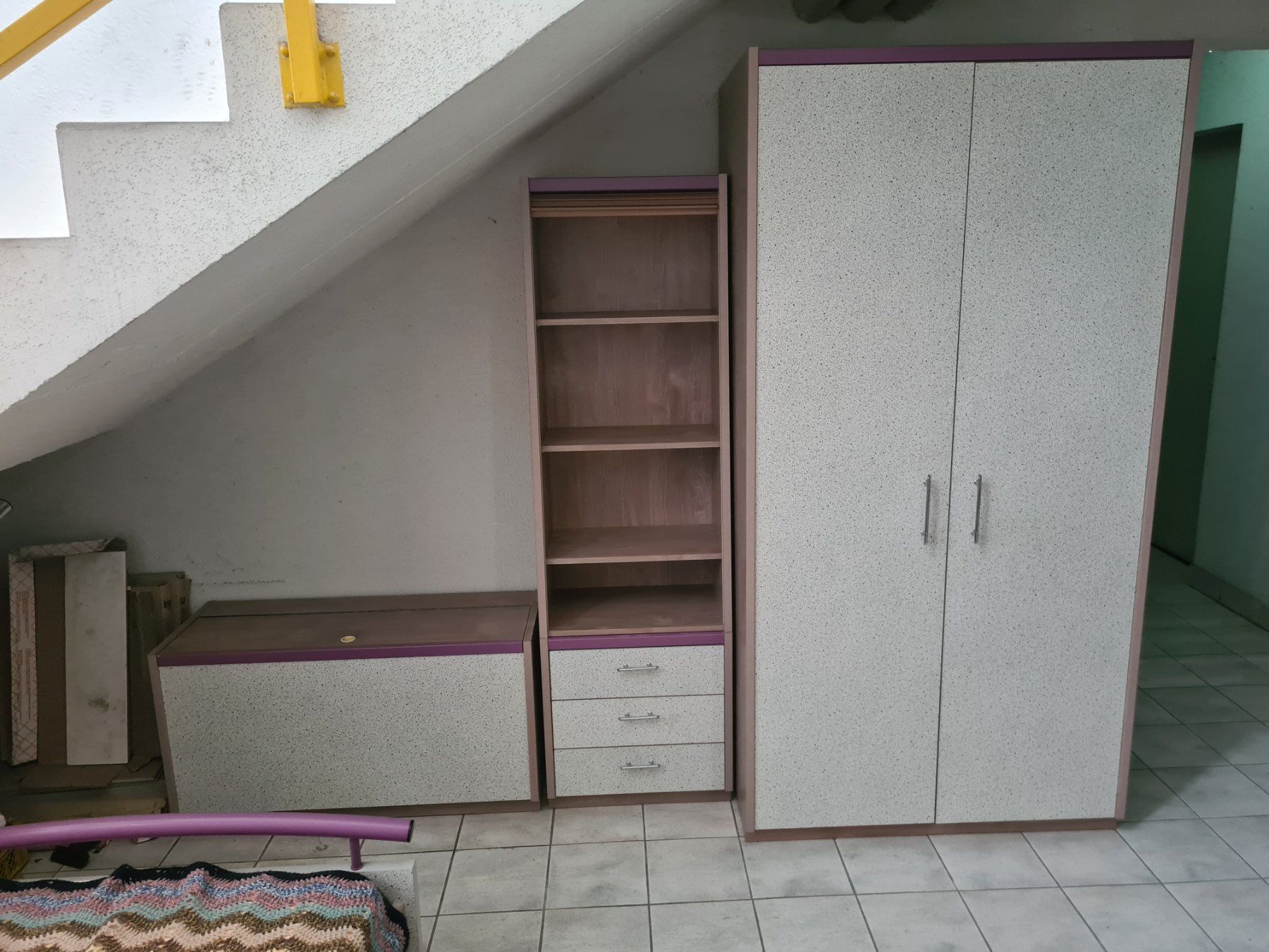 Schränke: Ensemble chambre meuble gris et violet 6 piéces – Gebraucht aus Monthey von 187-zeroo 4