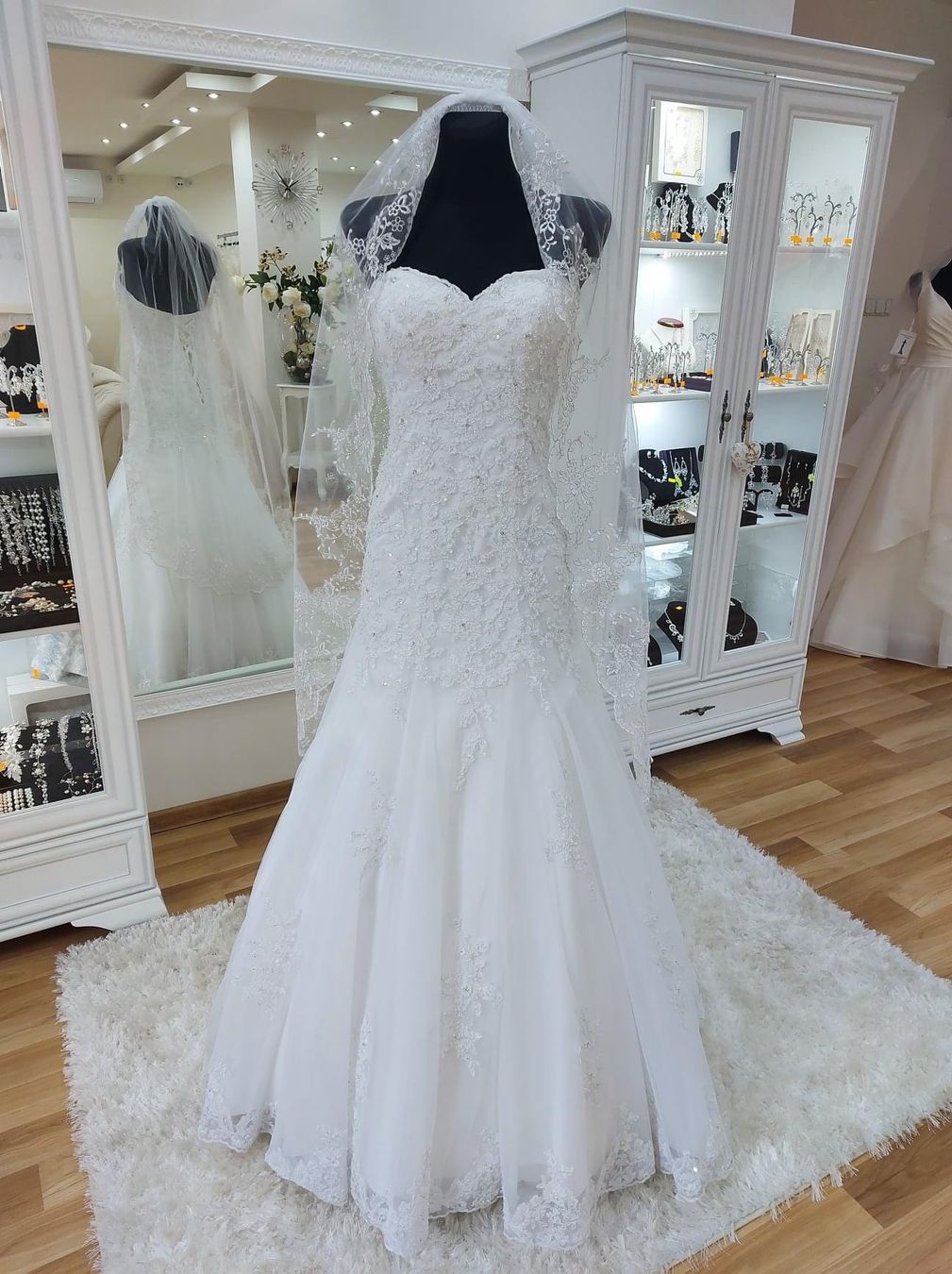 Lotti di vestiti: 120 brautkleider komplettpaket – Nuovo (secondo la descrizione) da Appenzell venduto da mir_rqn6 9