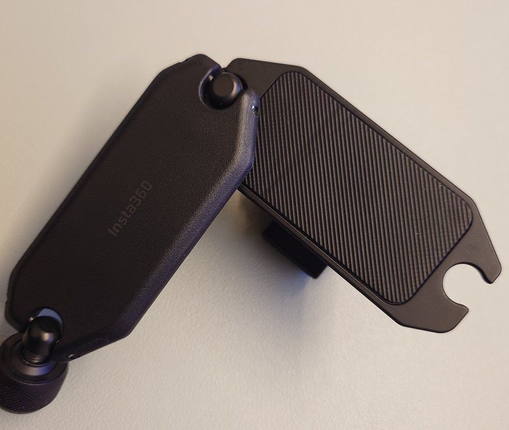 Insta360 Treppiedi & Teste: Insta360 Magnetisches Selfie-Stick-Holster – Usato da Oberhasli venduto da initiation 1