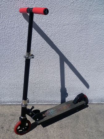 Klassischer Scooter l Trottinette l Kickboard l