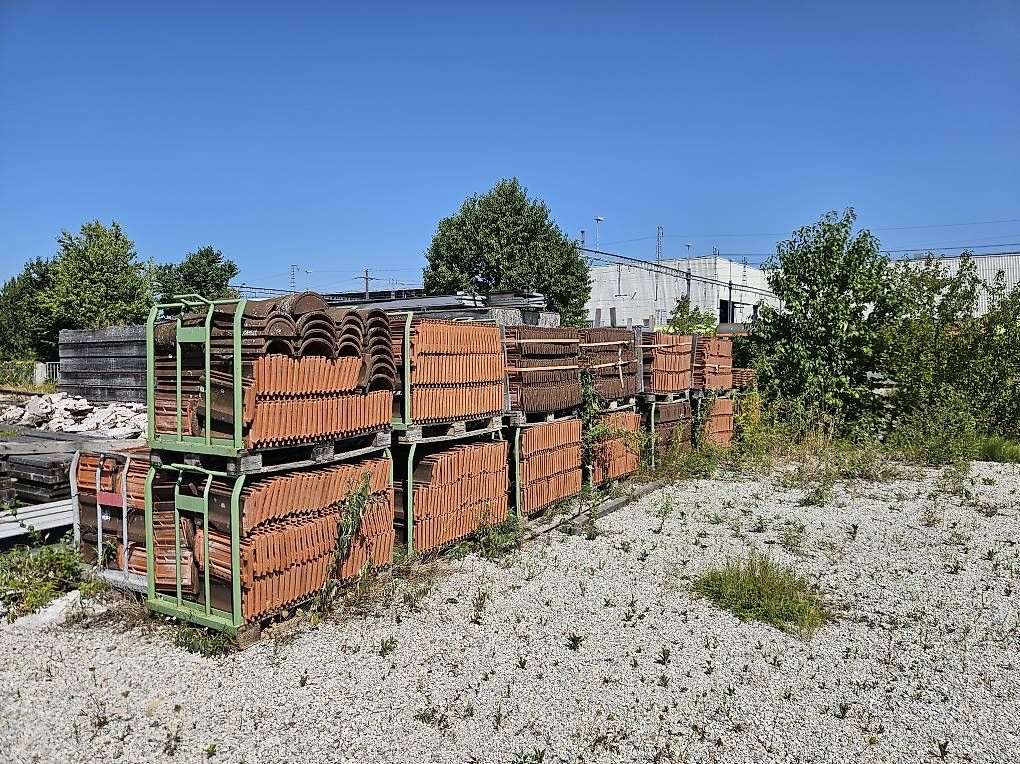 Steine & Dachziegeln: Ziegel Gratis zum Abholen – Gebraucht aus Bichwil von steigermichel