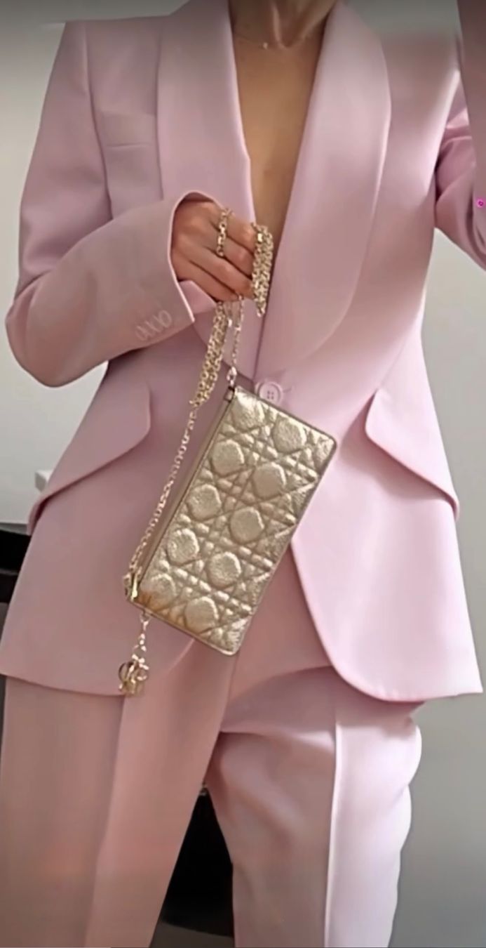Alexander Mcqueen Completi & Tailleur: Costume Alexander McQueen rose, S – Usato da Baar venduto da wia_tp2r