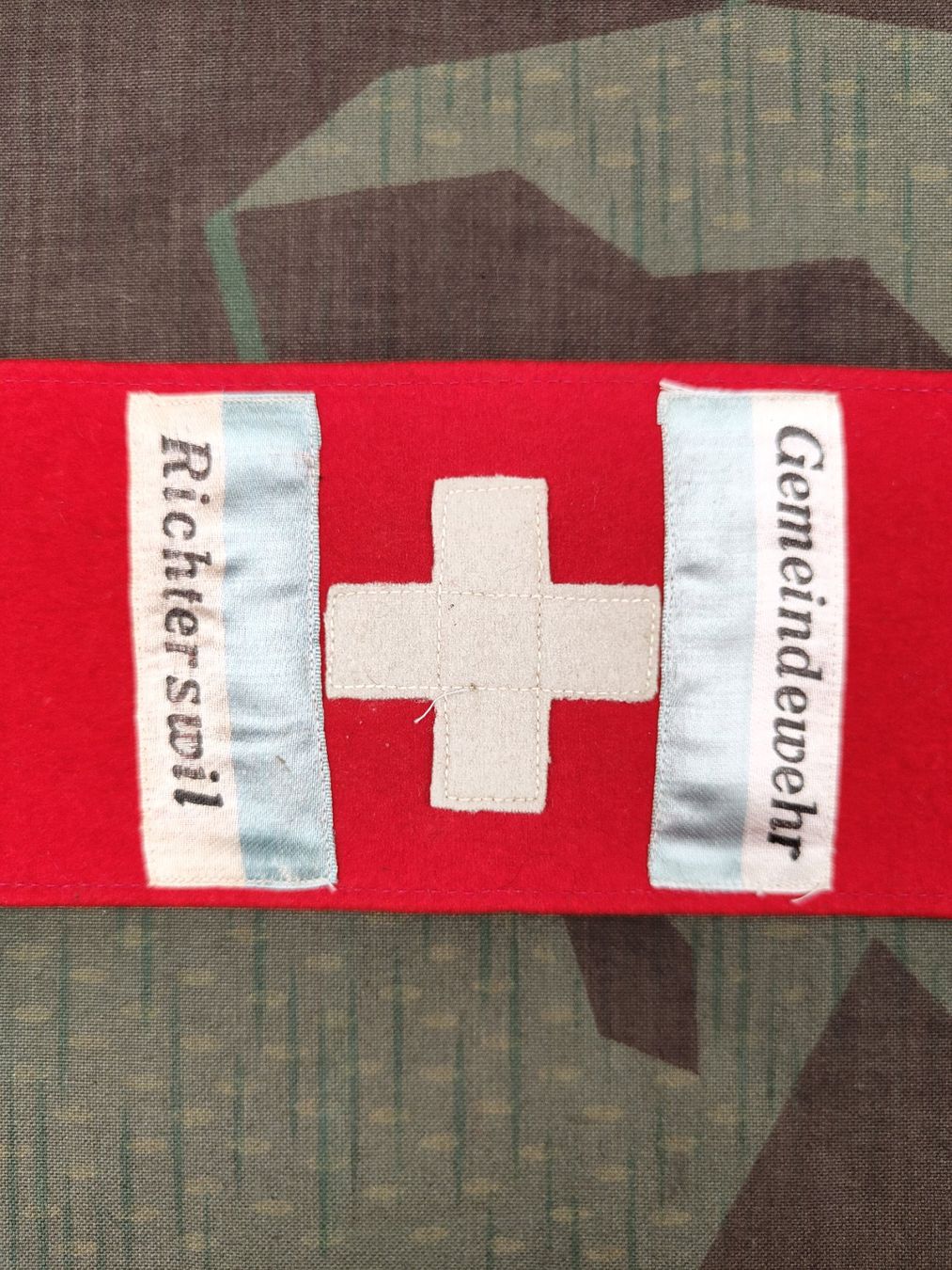 Schweizer Armee Uniformi: Armbinde Gemeindewehr Richterswil – Usato da Bauma venduto da SwissMilitaria 1
