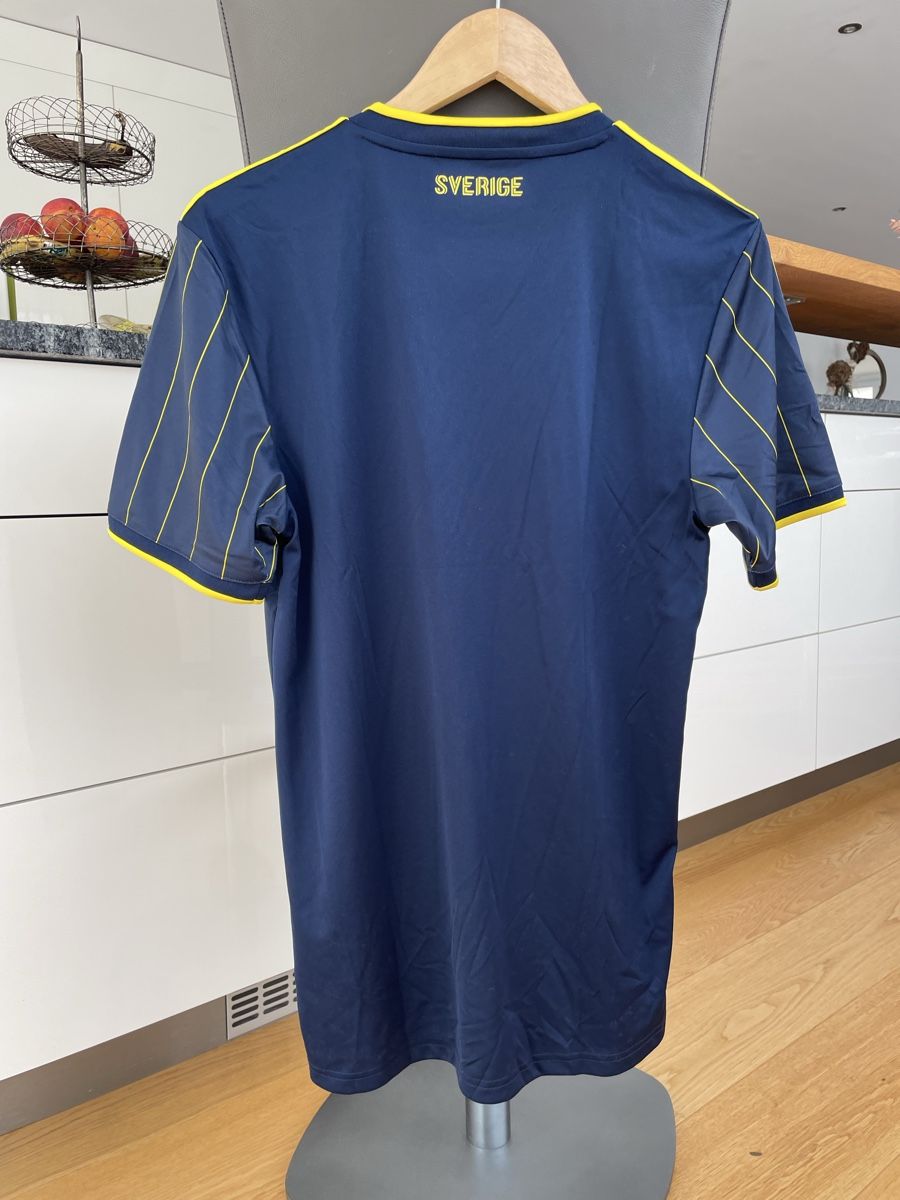 Adidas Leibchen & Hosen: Maillot Suède Taille S – Neu (gemäss Beschreibung) aus Marsens von laulauba 1