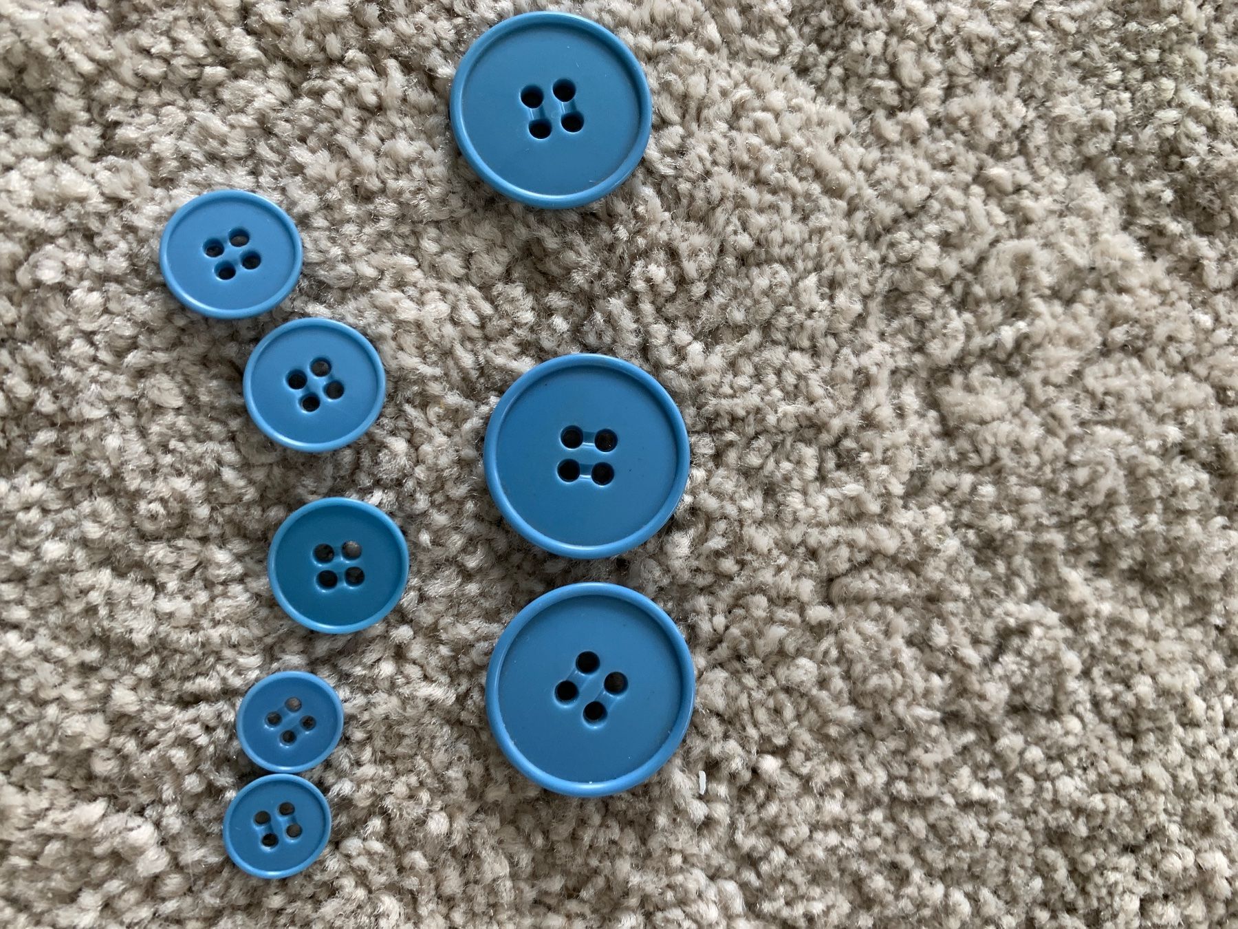 Knöpfe: Knöpfe blau – Neu und originalverpackt aus Oberweningen von Ardnas89