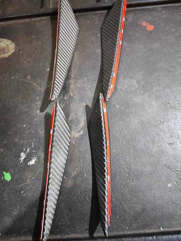 Accessori per altri veicoli: 4 x Auto Frontstoßstange Lippen neu  – Usato da Zihlschlacht venduto da rad_vvm9