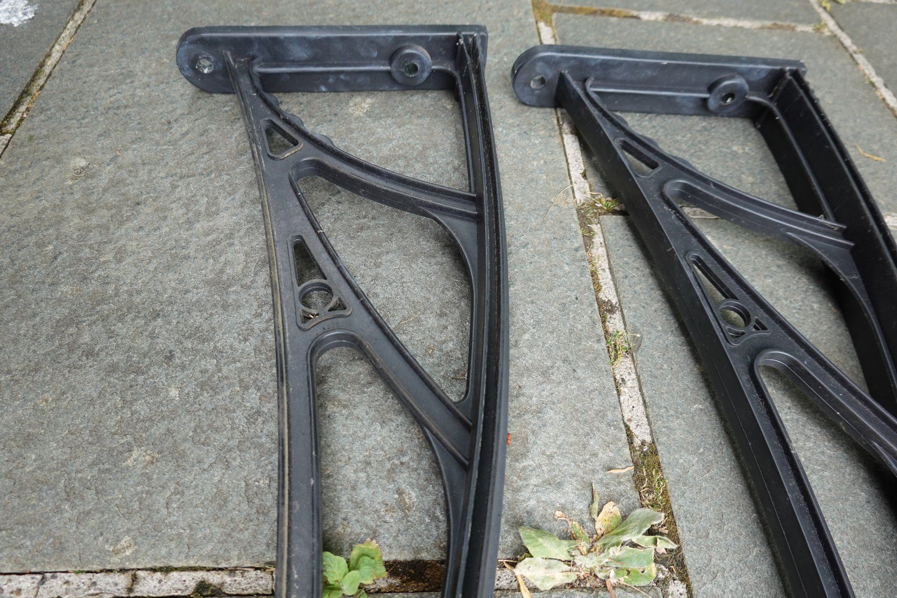 Fixations: 2 Träger gebogen Kunststoff schwarz – D'occasion à Jona par JOberg_25 4