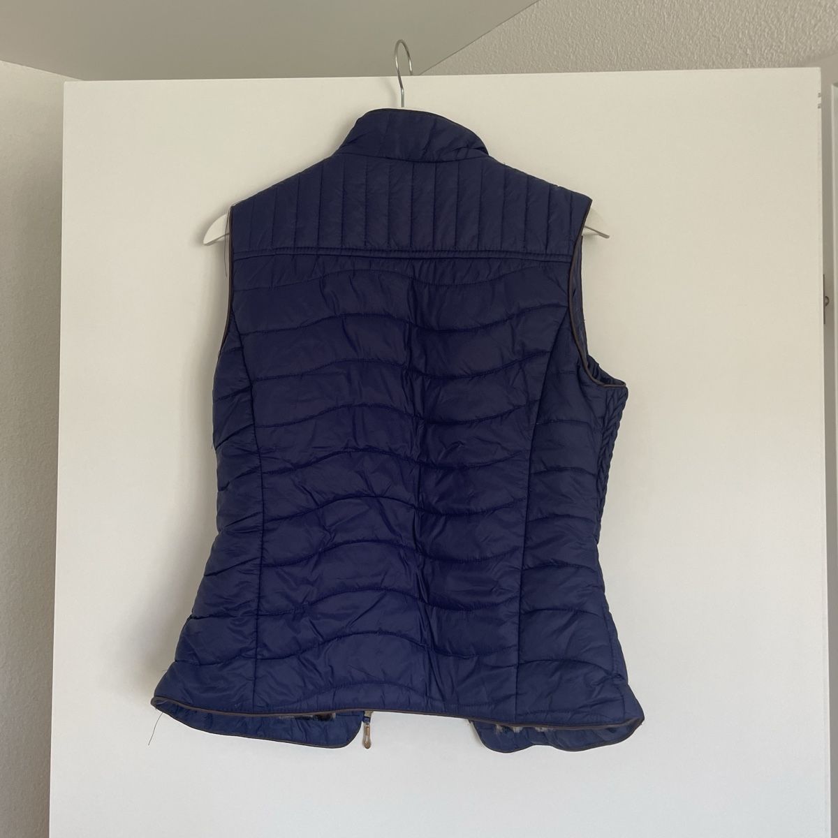 Gilets & Westen: Steppweste Damen dunkelblau Grösse L mit Leo Innenfutter – Gebraucht aus Utzenstorf von beatrice.ch 3