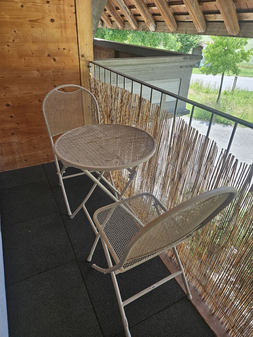 Tischset: Gartentisch mit 2 Stühlen – Gebraucht aus Lyssach von Jan_bhb8