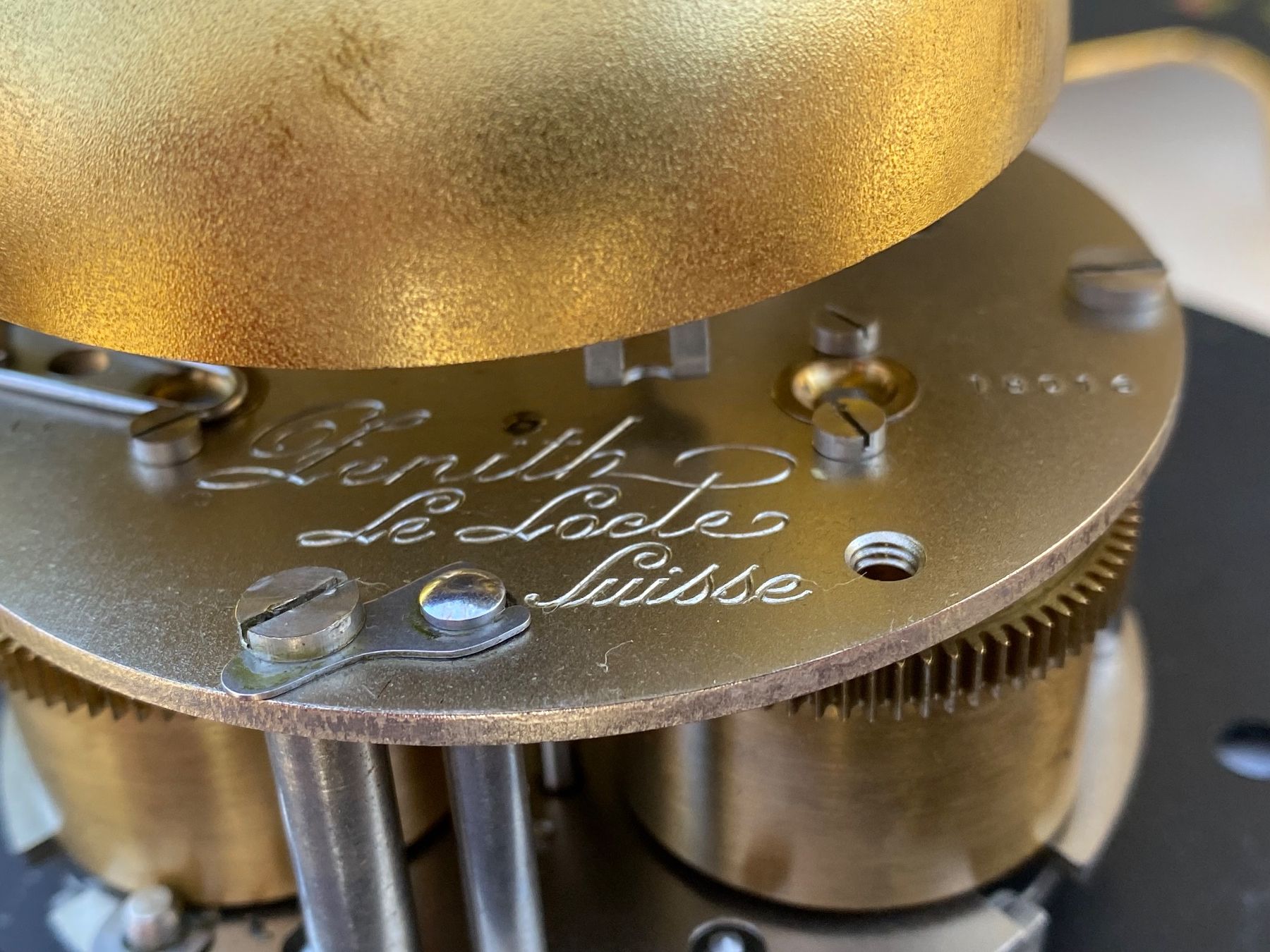 Zenith Stand- & Wanduhren: antike Neuenburger Zenith Le Locle Pendule – Gebraucht aus Feldbach von Olive1 6