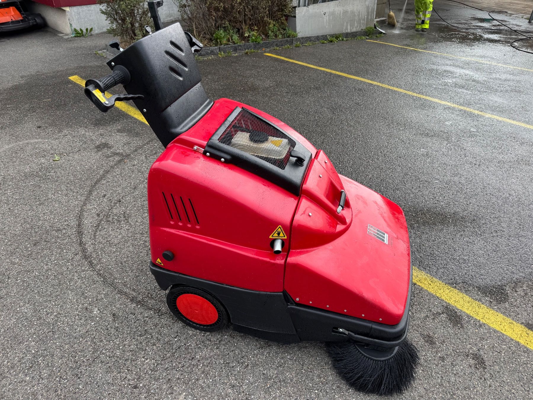 Tutte le macchine: Kehrmaschine mit Benzinmotor – Difettoso da Zäziwil venduto da Motorgeraete 1