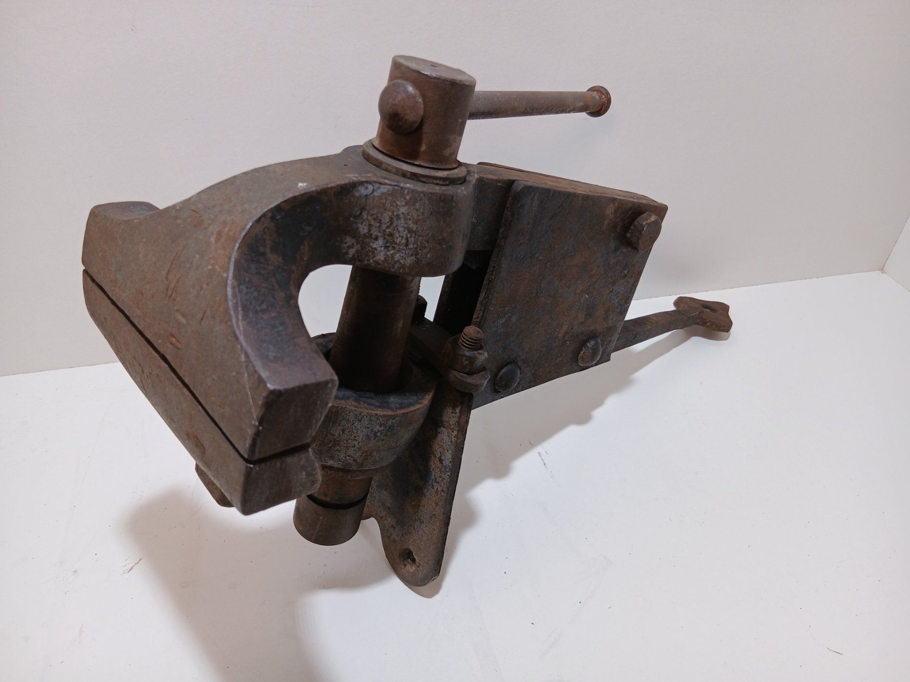 Tutti gli attrezzi: Schmiedeschraubstock antik – Usato da Schwendibach venduto da achat01 1