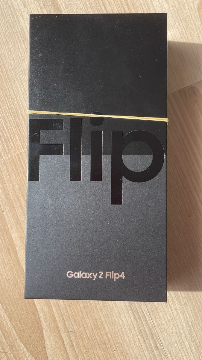 Samsung Handys / Smartphones: Samsung Galaxy Z Flip4 – Gebraucht aus Rottenschwil von yve_8rbj