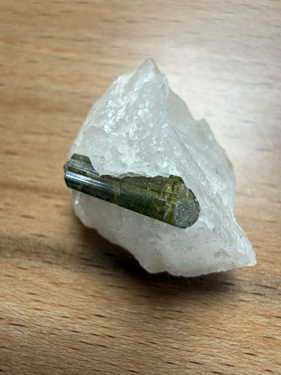 Pietre preziose: Grüner Turmalin – Usato da Grenchen venduto da Bastet007 1