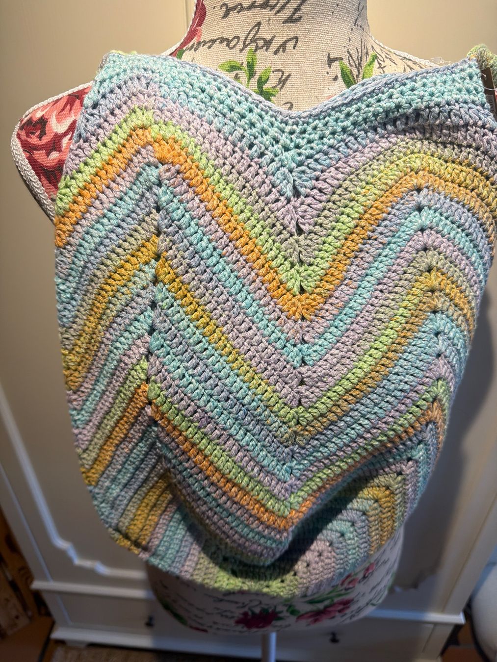 Borse da donna: /UMHÄNGETASCHE BUNT, HANDGESTRICKT – Nuovo e nell'imballaggio originale da Meienried venduto da ManuelaBoutique