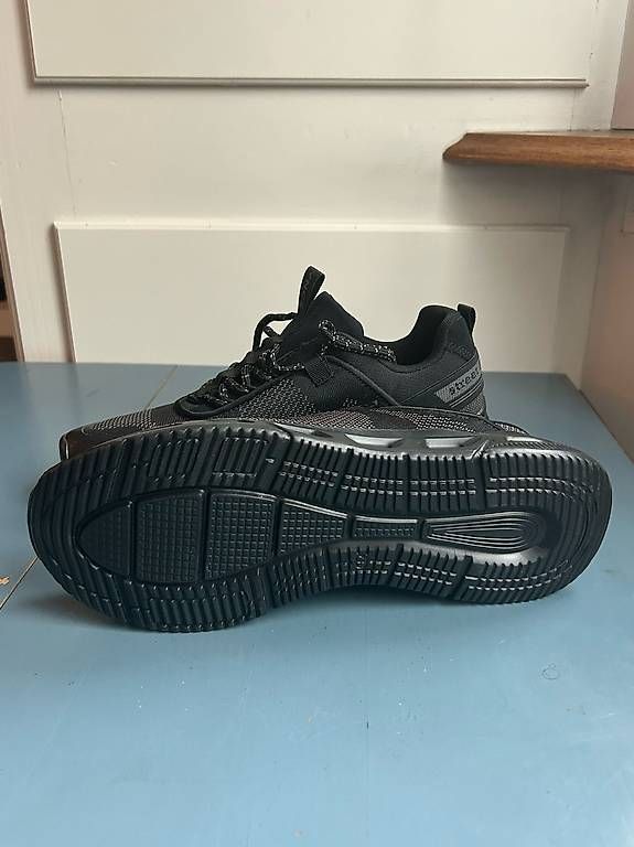 Scarpe da uomo: Sneaker Schwarz Gr42 – Usato da Luzern venduto da gianschweizer 2