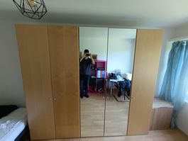 Grosser Kleiderschrank mit Spiegeltüren, top Zustand!