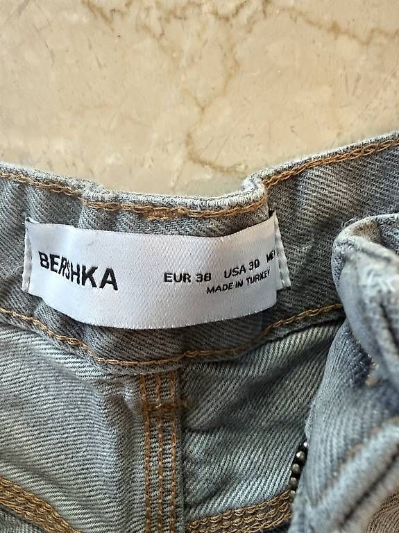 Hosen: short gris bershka taille 38 – Gebraucht aus Versoix von emm_g7q9 1