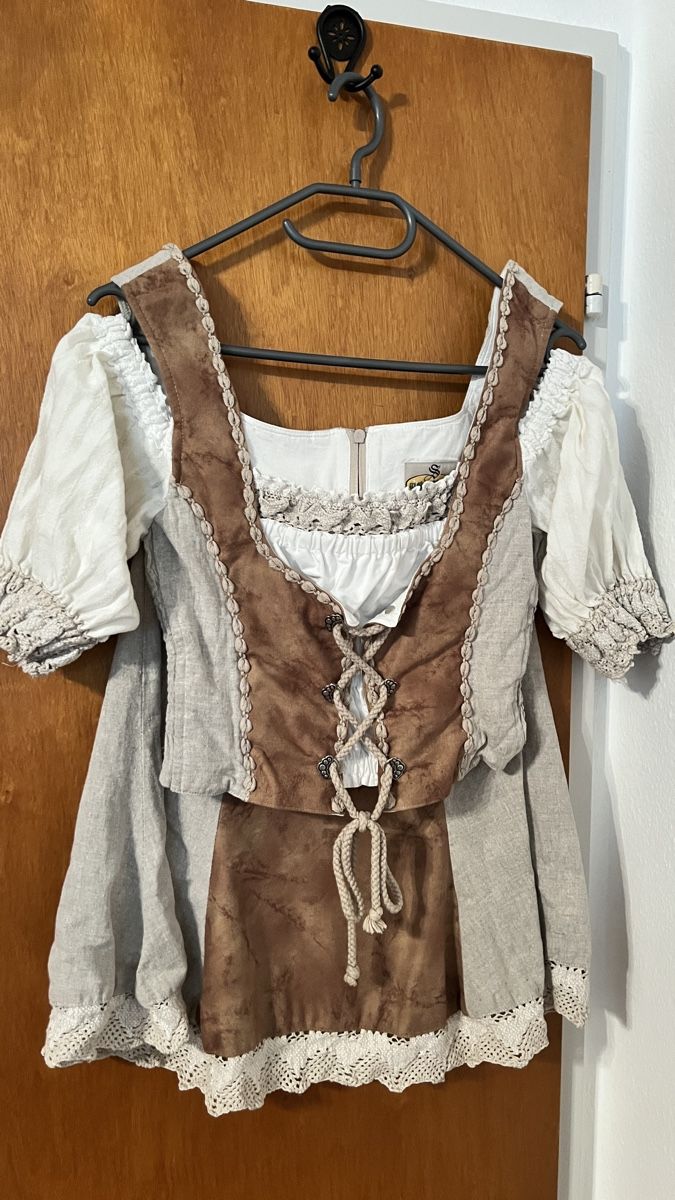 Vestiti: Exklusives Trachten-Ensemble: Woiperdinger Dirndl & Sabrina – Usato da Gachnang venduto da luc_h6x8 8