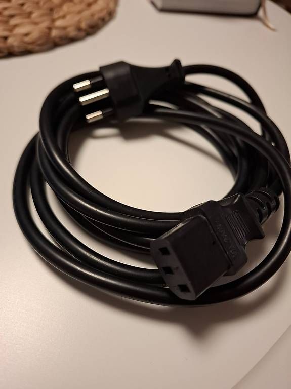 Kabel: Stromkabel – Gebraucht aus Niederuzwil von Liberatopixel 1