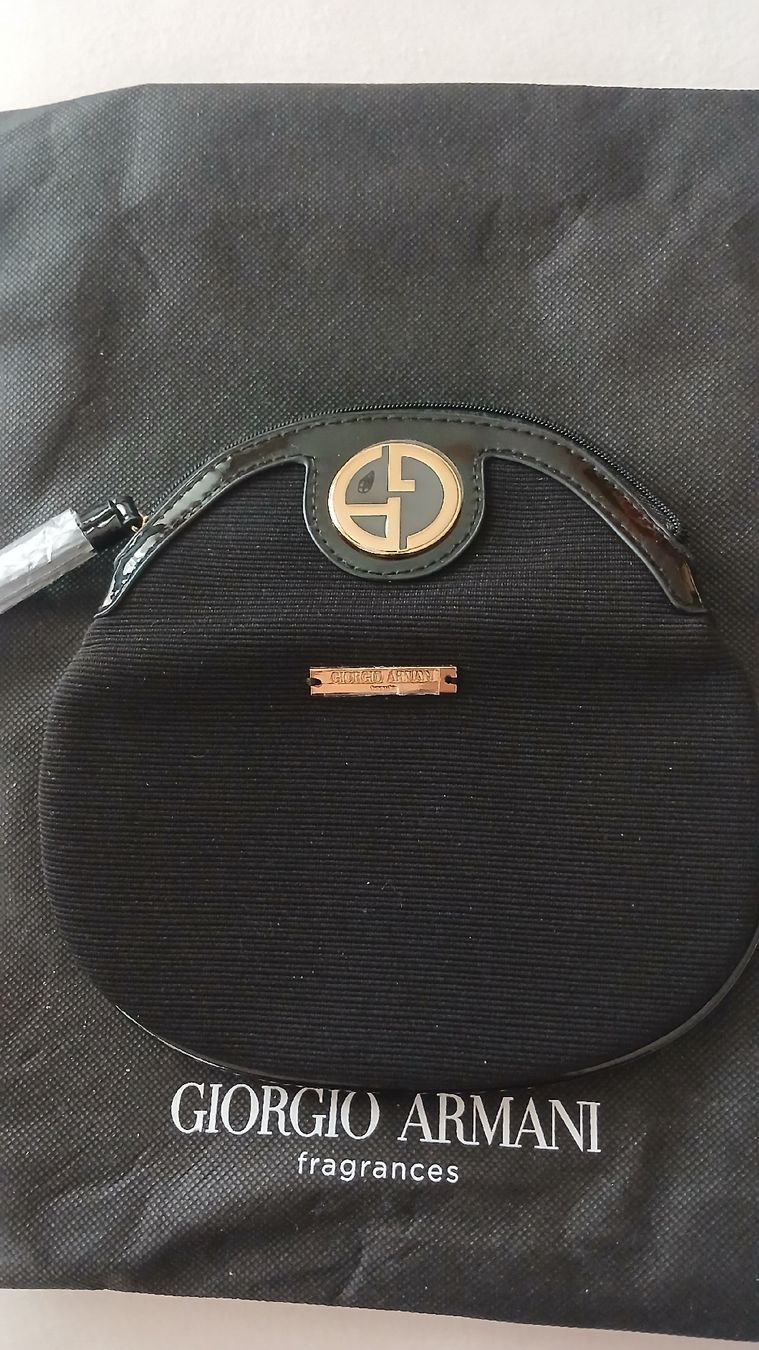 Custodie per cosmetici: NEU ARMANI Beauty Pochette schwarz – Nuovo e nell'imballaggio originale da Villa Luganese venduto da luxlady 4