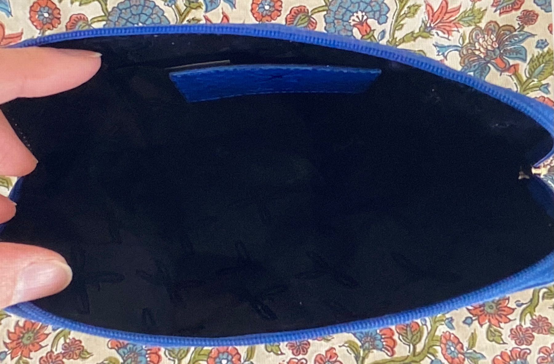 Custodie per cosmetici: FIORELLI Trousse 100% cuir écailles bleu roi – Nuovo (secondo la descrizione) da Genève venduto da kik_8jd6 4