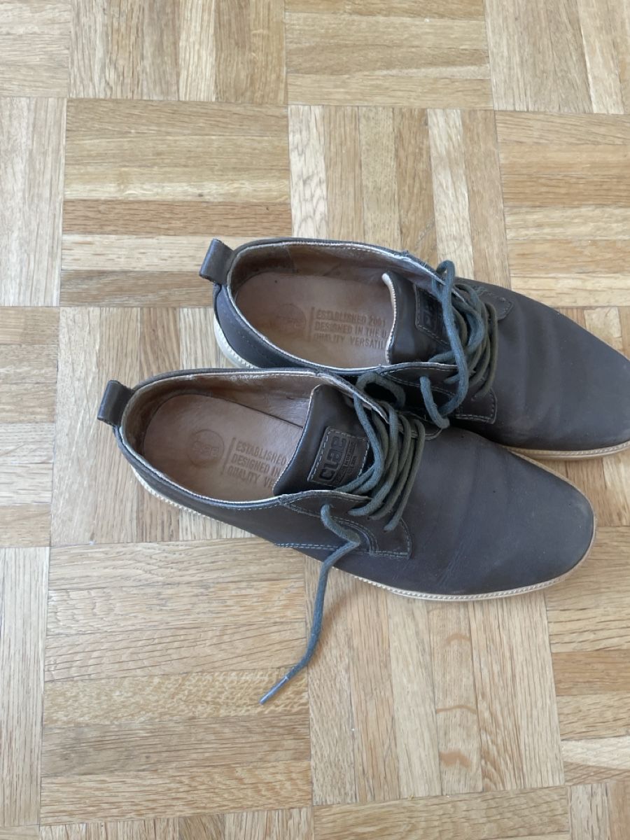 Scarpe da donna: Clae Schuhe. Echt Leder . Große 40 – Usato da Basel venduto da Kamberly 6