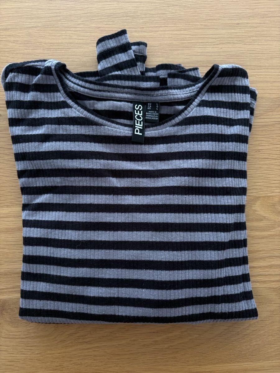 Pieces T-shirt: Maglietta a righe PIECES taglia L – Usato da S. Antonino venduto da LIKA91