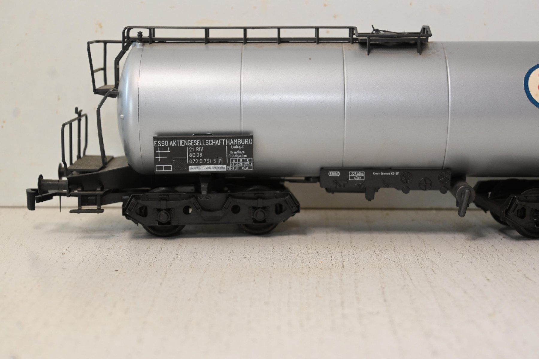 Rivarossi Modellini di ferrovie: Kesselwagen Esso Rivarossi Spur 0 ohne OVP – Usato da Laupen ZH venduto da Zmoewe 1