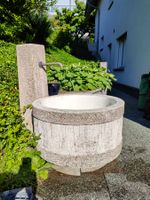 Gartenbrunnen mit Stock