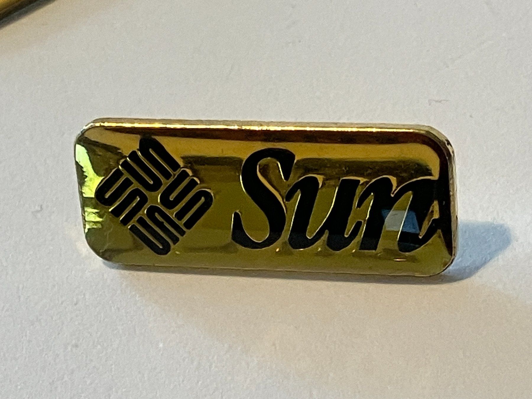 Plaketten & Abzeichen: 1 Pin SUN – Gebraucht aus Basel von djwwpp