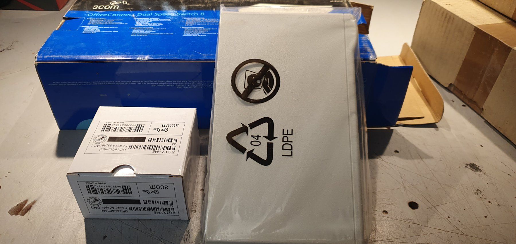 Modem & Router: 3Com OfficeConnect Dual Speed Switch 8 - Unbenutzt! – Nuovo e nell'imballaggio originale da Langnau i. E. venduto da Superseven69 4